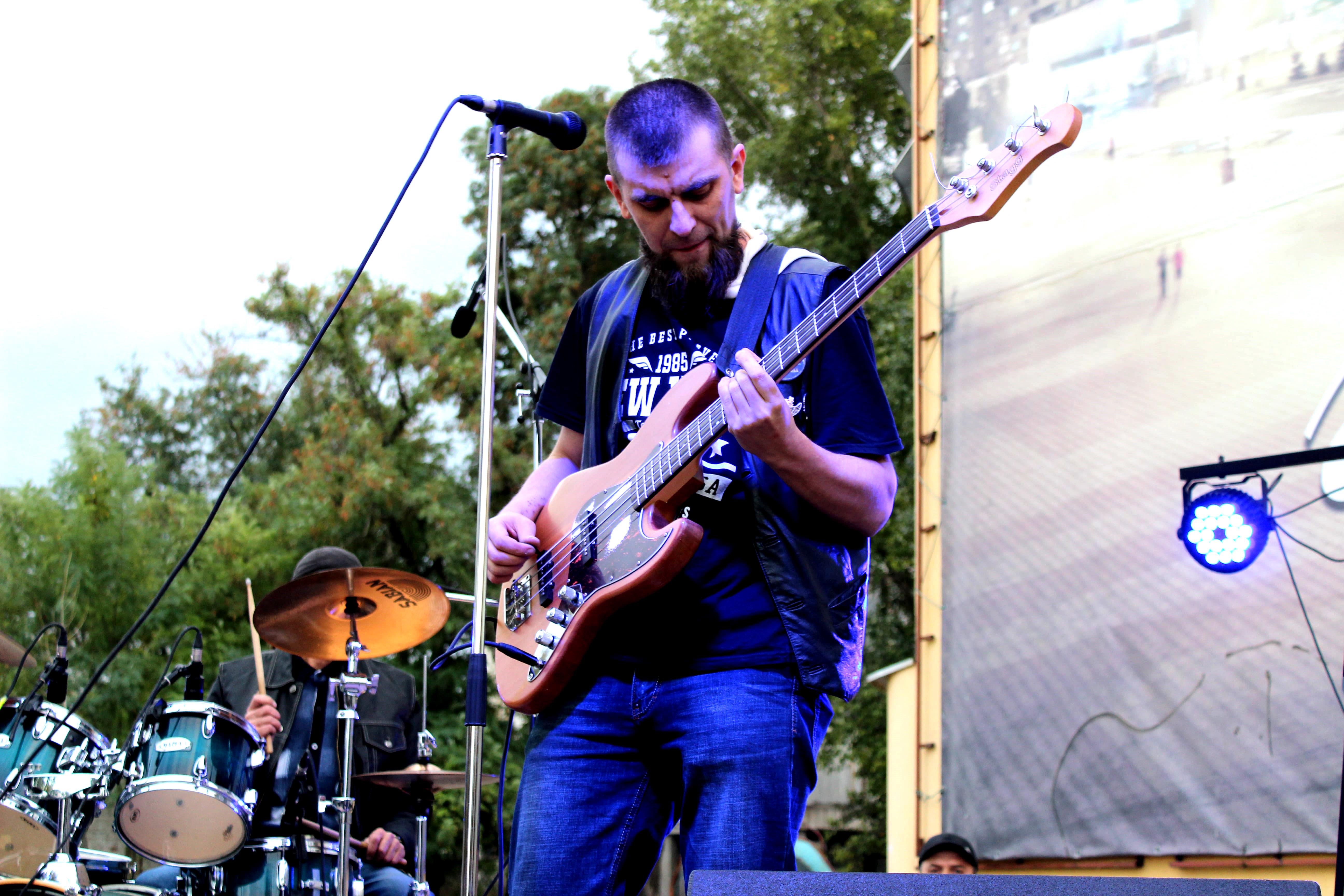 І обласний відкритий рок-фестиваль «Зі сходу до заходу»